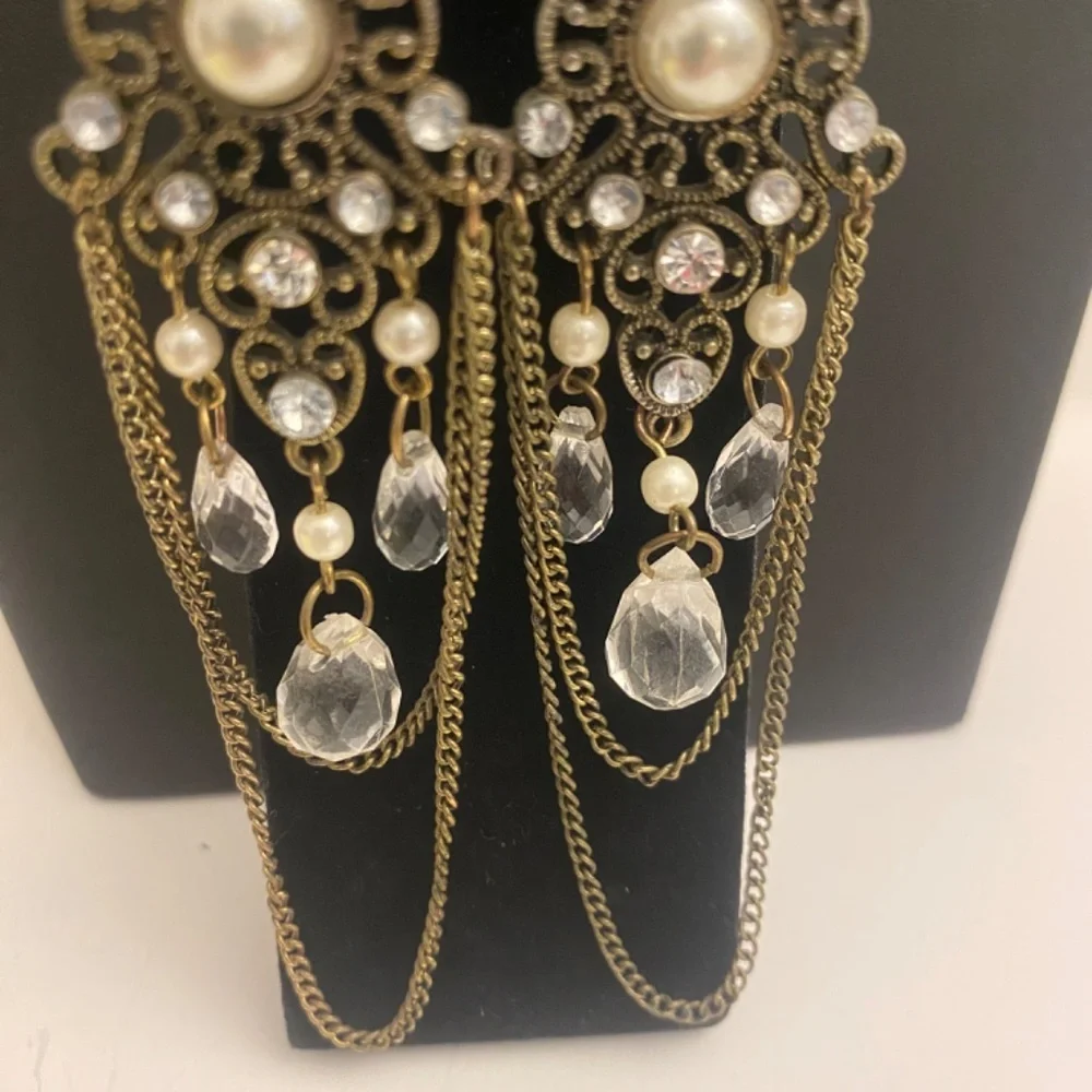 Gold and White Chandelier Earrings,‎ 4